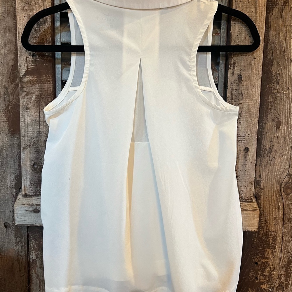 NIKE-Dry Fit Women’s Sleeveless Collard Golf Shirt - Picture 2 of 5
